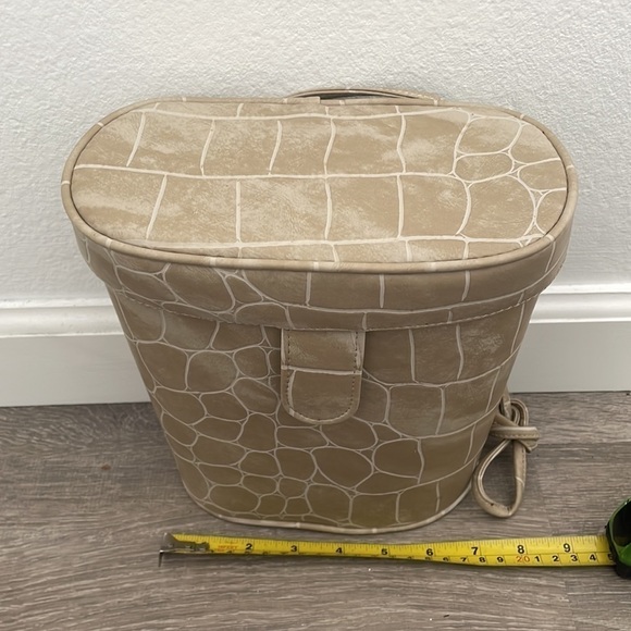 Giraffe Pattern Purse - Picture 9 of 10